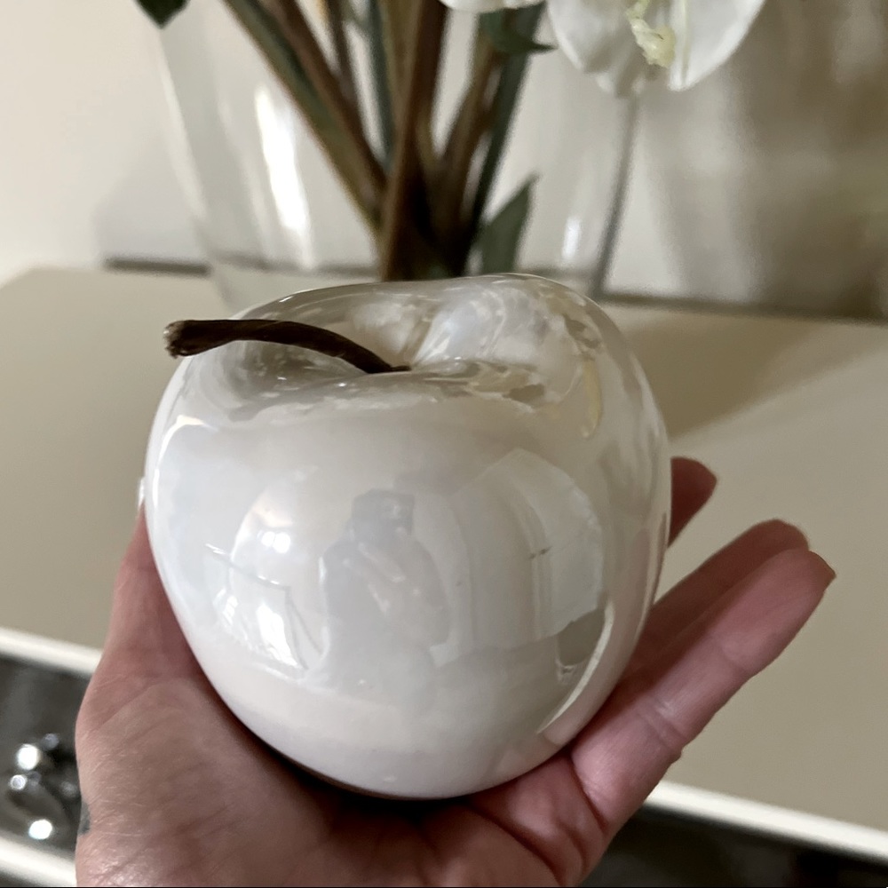White Esthetic Apple 🍎